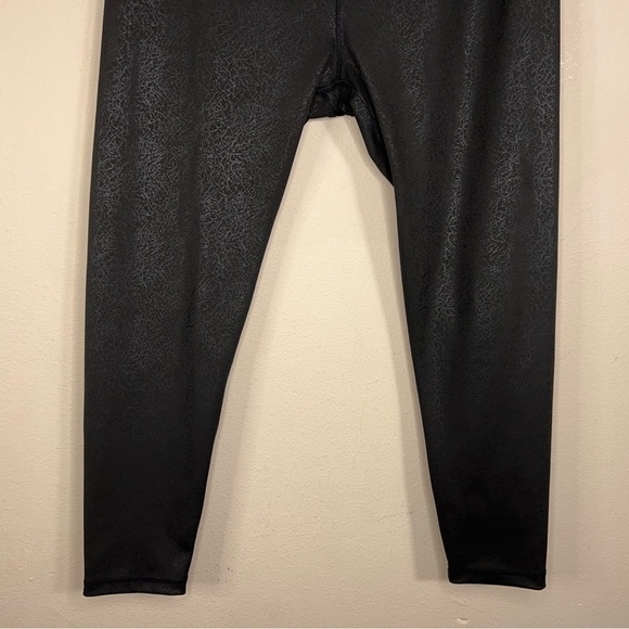 XL EBB AND FLOW LEGGINGS BLACK STRETCH CROPPED ATHLETIC ACTIVEWEAR GOTH SHIMMER - Picture 2 of 10